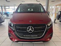 Gebraucht Mercedes V300 237 PS (174 kW) 2025 Rot Van / Kleinbus
