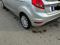 Gebraucht Ford Fiesta 60 PS (44 kW) 2009 Silber Kleinwagen