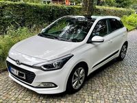 Gebraucht Hyundai i20 Passion 120 PS (88 kW) 2016 Weiß Kleinwagen