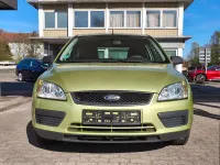 Second-hand Ford Focus Trend 116 CP (85 kW) 2005 Galben Hatchback