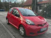 Gebraucht Toyota Aygo 68 PS (50 kW) 2009 Rot Kleinwagen