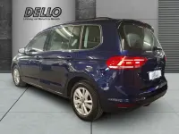 Gebraucht VW Touran Comfortline 122 PS (89 kW) 2023 Blau Van / Kleinbus