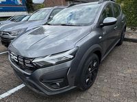 Neu Dacia Sandero Expression 101 PS (74 kW) 2025 Grün Kleinwagen