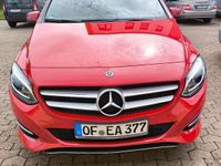 Gebraucht Mercedes B200 Edition 136 PS (100 kW) 2017 Rot Van / Kleinbus