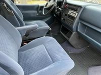 Second-hand VW Caravelle 102 CP (75 kW) 2002 Negru Van