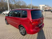 Gebraucht VW Touran Highline 170 PS (125 kW) 2011 Rot Van / Kleinbus