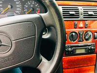 Gebraucht Mercedes E200 131 PS (96 kW) 1999 Blau Limousine