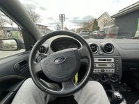 Gebraucht Ford Fiesta 60 PS (44 kW) 2004 Blau Kleinwagen