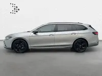 Gebraucht VW Passat R-line 150 PS (110 kW) 2025 Oyster silver metallic Kombi