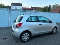 Gebraucht Toyota Yaris 69 PS (50 kW) 2011 Silber Kleinwagen