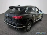 Gebraucht VW Touareg Elegance 231 PS (169 kW) 2019 Deep black perleffekt SUV
