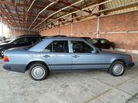 Gebraucht Mercedes 200 105 PS (77 kW) 1987 Blau Limousine
