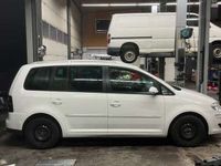 gebraucht VW Touran 1.4 TSI Conceptline 8Fach bereift