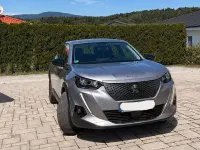 Gebraucht Peugeot e-2008 Active 100 kW (136 PS) 2022 Silber SUV
