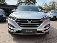 Gebraucht Hyundai Tucson Intro Edition 177 PS (130 kW) 2016 Platinum silver / mic SUV