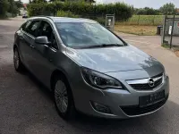 Gebraucht Opel Astra Edition 140 PS (102 kW) 2011 Grau Kombi