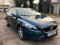 Gebraucht Volvo V40 120 PS (88 kW) 2018 Blau Limousine