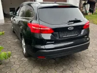 Käytetty Ford Focus 2015 Musta Sedan