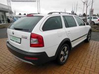 Gebraucht Skoda Octavia Scout 140 PS (102 kW) 2012 Weiß Kombi