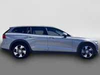 Usata Volvo V60 CC Plus 197 CV (144 kW) 2024 Grigio Station wagon