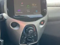 Gebraucht Toyota Aygo X-play 69 PS (50 kW) 2017 Weiß Kleinwagen