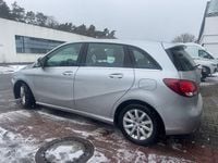 Gebraucht Mercedes B180 122 PS (89 kW) 2015 Silber Van / Kleinbus