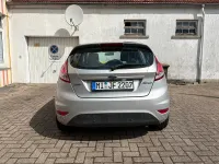 Gebraucht Ford Fiesta 95 PS (69 kW) 2014 Silber Kleinwagen