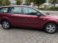 Gebraucht Ford Focus Ambiente 101 PS (74 kW) 2005 Rot Kombi