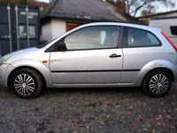 Gebraucht Ford Fiesta Trend 69 PS (50 kW) 2002 Silber Kleinwagen