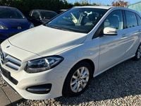 Używany Mercedes B180 109 KM (80 kW) 2018 Biały Minivan