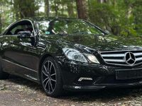 Gebraucht Mercedes E500 AMG line 387 PS (284 kW) 2010 Schwarz Coupé