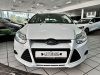 Używany Ford Focus SYNC Edition 125 KM (91 kW) 2014 Biały Sedan/Limuzyna