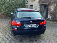 Gebraucht BMW 530 258 PS (189 kW) 2012 Blau Limousine