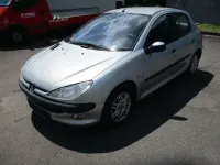 Gebraucht Peugeot 206 Style 75 PS (55 kW) 2002 Silber Limousine