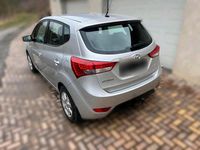 Gebraucht Hyundai ix20 90 PS (66 kW) 2016 Silber Kleinwagen