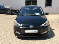 Gebraucht Hyundai i20 Trend 101 PS (74 kW) 2016 Phantom black. / mic Kleinwagen