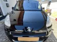 Gebraucht Peugeot TePee Family 114 PS (83 kW) 2012 Schwarz Kombi