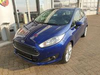 Gebraucht Ford Fiesta Titanium 95 PS (69 kW) 2015 Indicblau metallic Limousine