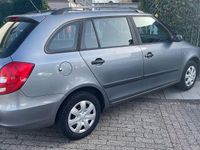 Gebraucht Skoda Fabia Ambiente 69 PS (50 kW) 2012 Grau Limousine