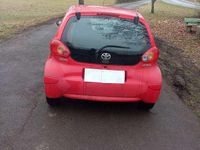 Gebraucht Toyota Aygo 68 PS (50 kW) 2006 Rot Kleinwagen