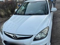 Gebraucht Hyundai i30 109 PS (80 kW) 2011 Weiß Kombi