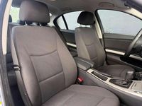 Gebraucht BMW 318 143 PS (105 kW) 2008 Blau Limousine