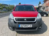 Gebraucht Peugeot Partner Premium 99 PS (72 kW) 2017 Farbe rot ardent/deckende lack Van / Kleinbus