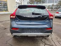 Gebraucht Volvo V40 Plus 152 PS (111 kW) 2017 Denim blue / metallic SUV