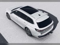 Neu VW Passat R-line 150 PS (110 kW) 2025 Pure white Kombi