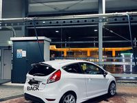 Gebraucht Ford Fiesta 95 PS (69 kW) 2013 Weiß Kleinwagen