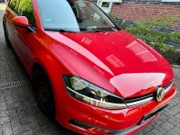 Gebraucht VW Golf VII Trendline 86 PS (63 kW) 2018 Rot Limousine