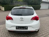 Gebraucht Opel Astra 87 PS (63 kW) 2013 Weiß Kleinwagen