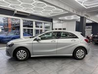 Gebraucht Mercedes A180 109 PS (80 kW) 2015 Silber Limousine