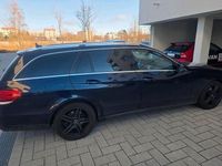 Gebraucht Mercedes E300 231 PS (169 kW) 2015 Blau Kombi